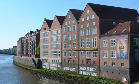 Die Weserburg an der Weser. Die Weserburg an der Weser.